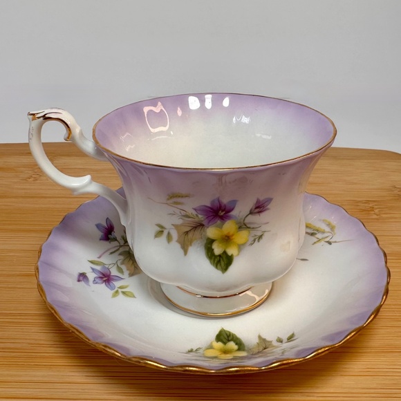 Royal Albert “Radiance Series” Violet & Primrose Teacup & Saucer Set 🌸 - Picture 5 of 8